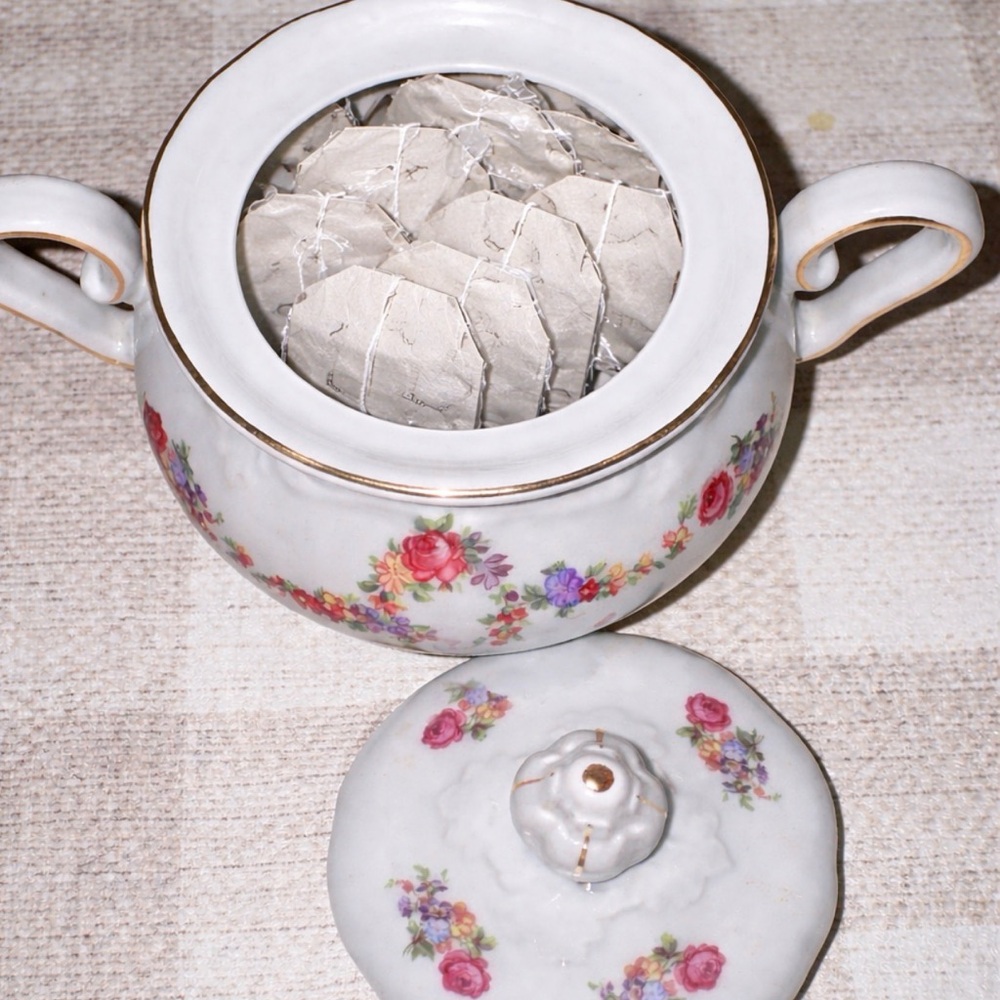Vtg Winterling Germany Porcelain Bowl w lid floral and gold trim sugar/tea bags - Picture 3 of 12